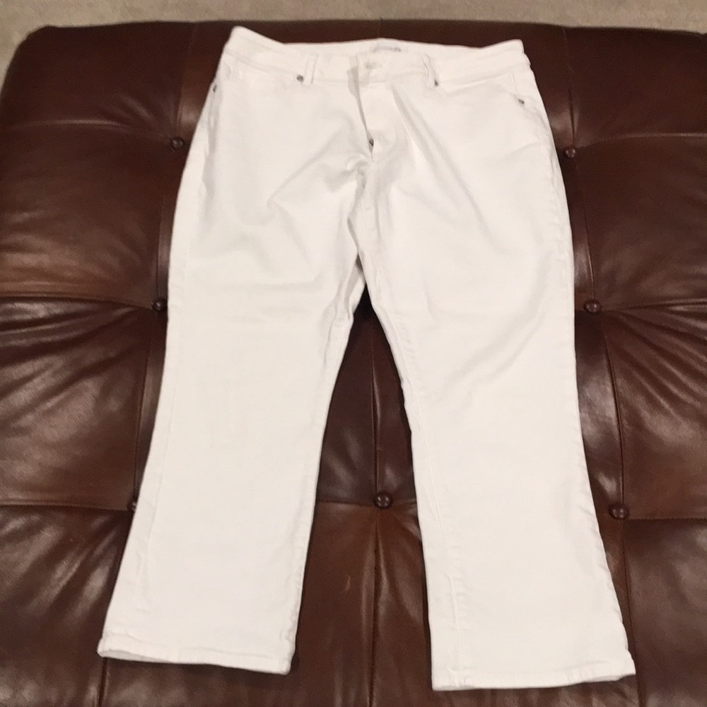 NWOT Loft white cropped curvy pants